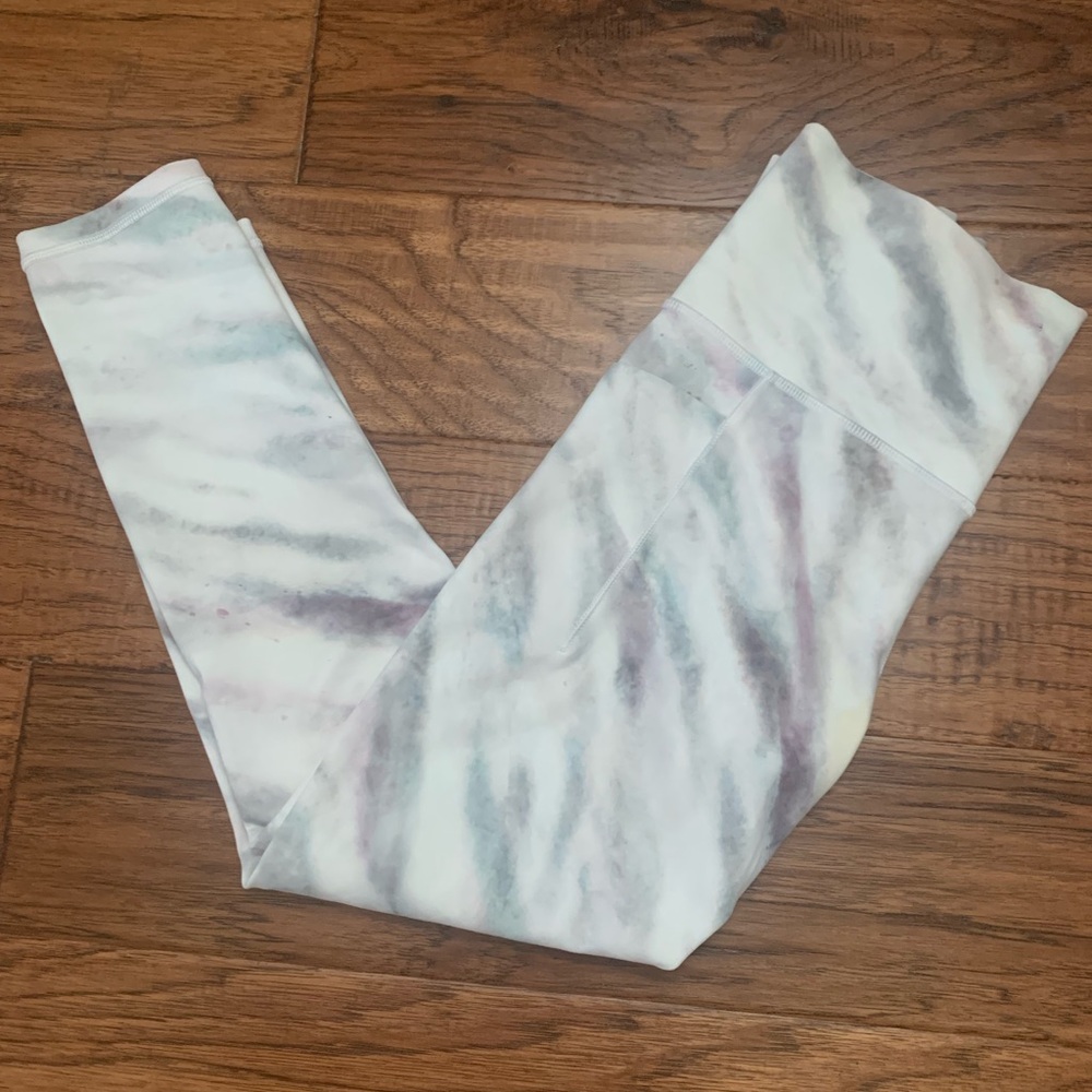 Athleta Salutation Stash Pocket II - Printed White - 7/8 Tight
